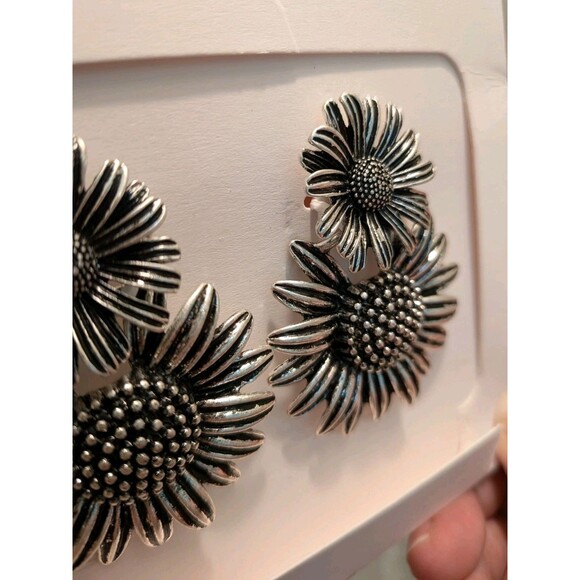 Zara 2025 Antiqued Silver Metal Double Flower Earrings Dangle Sunflower Whimsy - Picture 6 of 11
